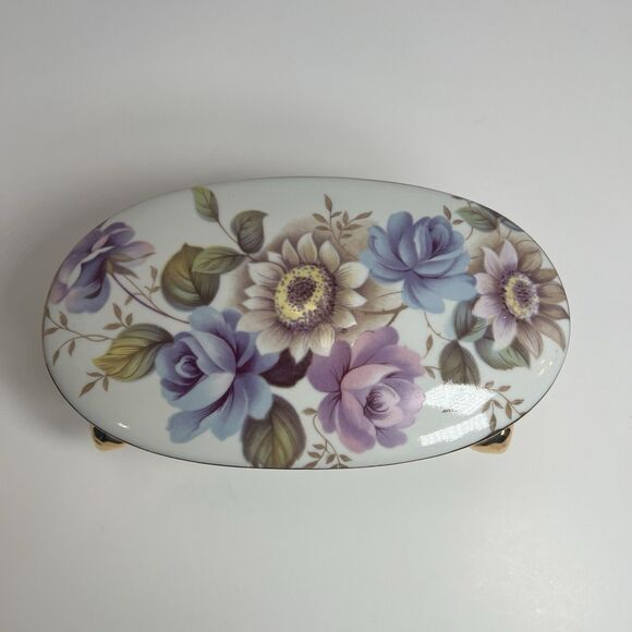 Porcelain‎ Trinket Box With Gold Gilded Feet Oval Shaped With Hand Painted Roses - Picture 3 of 16